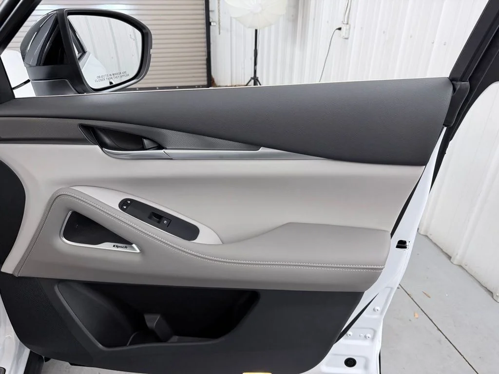 New 2027 RADIANT WHITE INFINITI Luxe FWD image 45