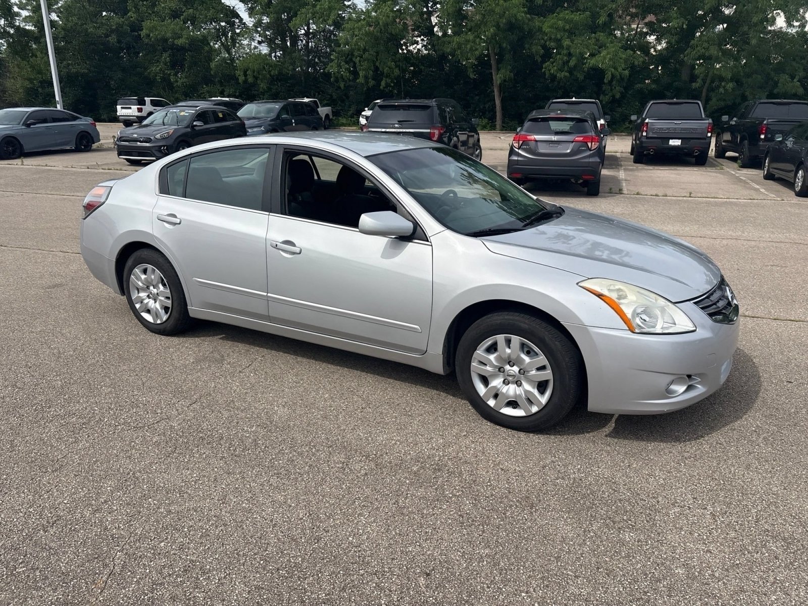 Used 2011 Brilliant Silver Metallic Nissan 2.5 S image 17