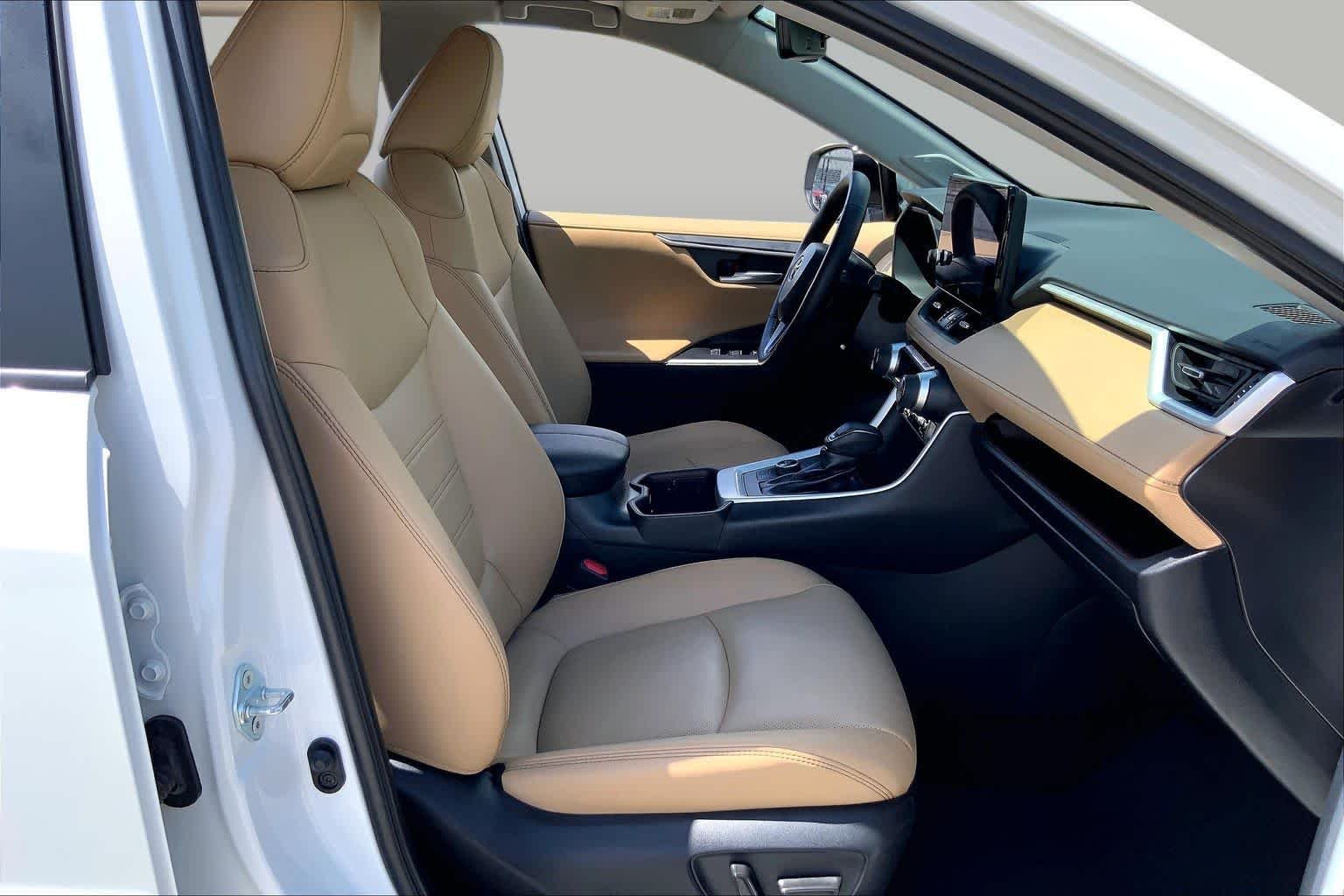 Used 2024 Wind Chill Pearl Toyota Limited image 9