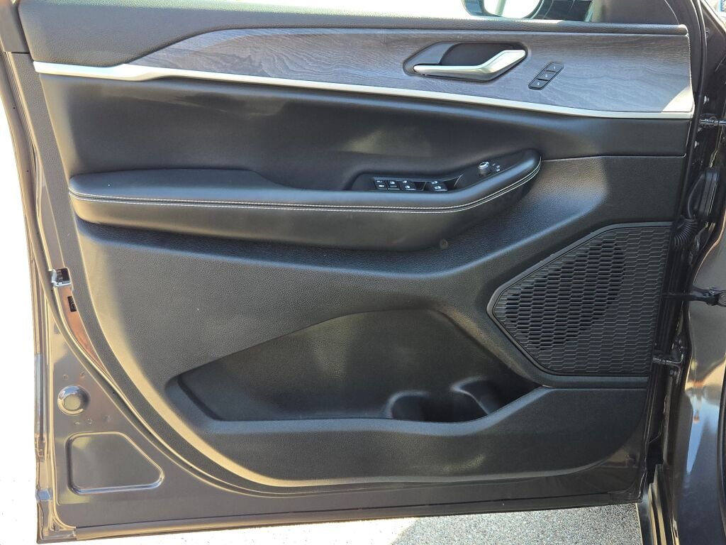 Used 2024 Gray Jeep Limited image 20