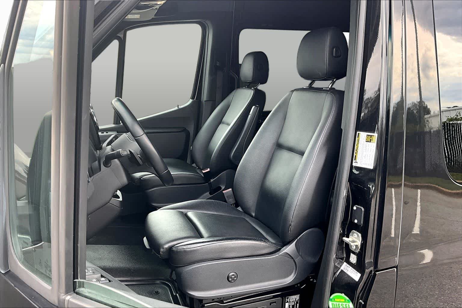 Used 2022 Obsidian Black Metallic Mercedes-Benz  image 8
