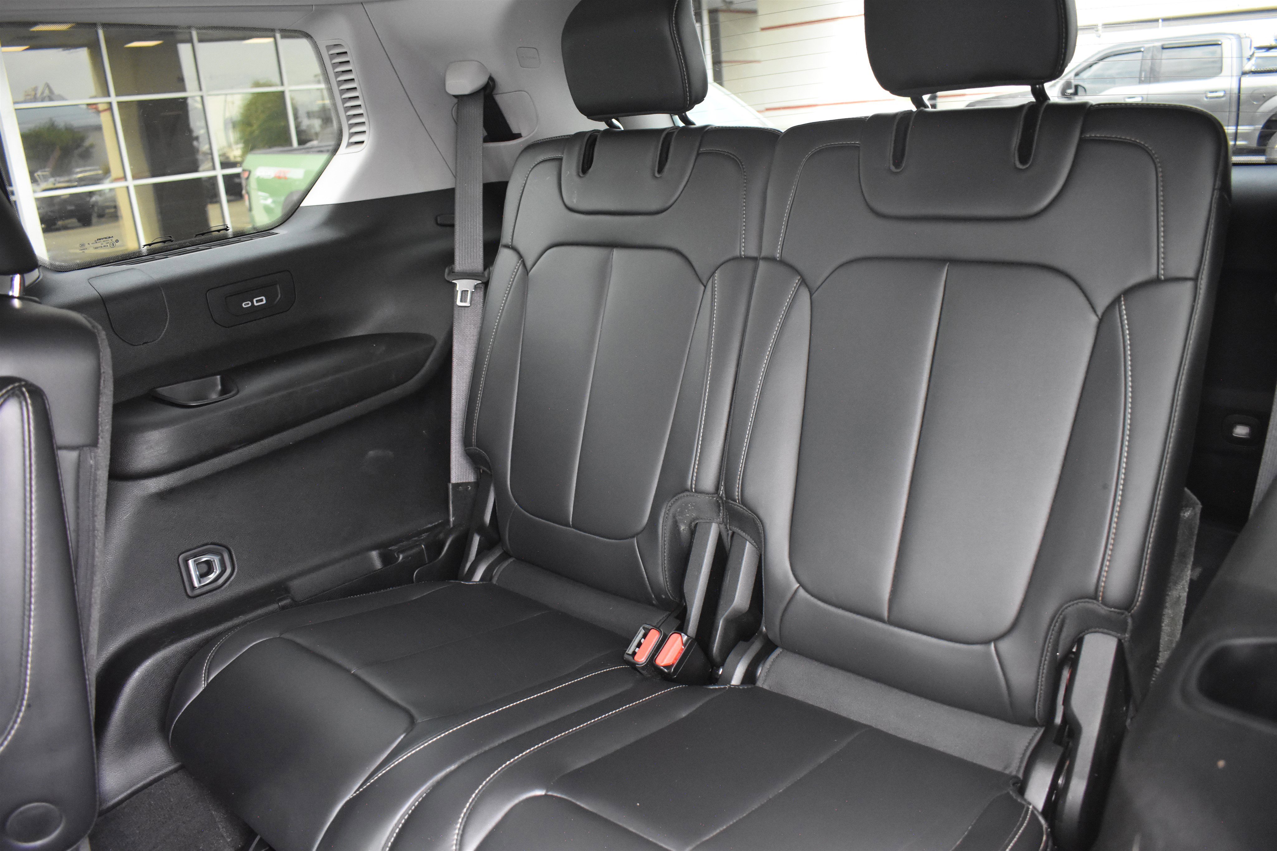 Used 2021 Diamond Black Crystal Pearlcoat Jeep Limited image 18