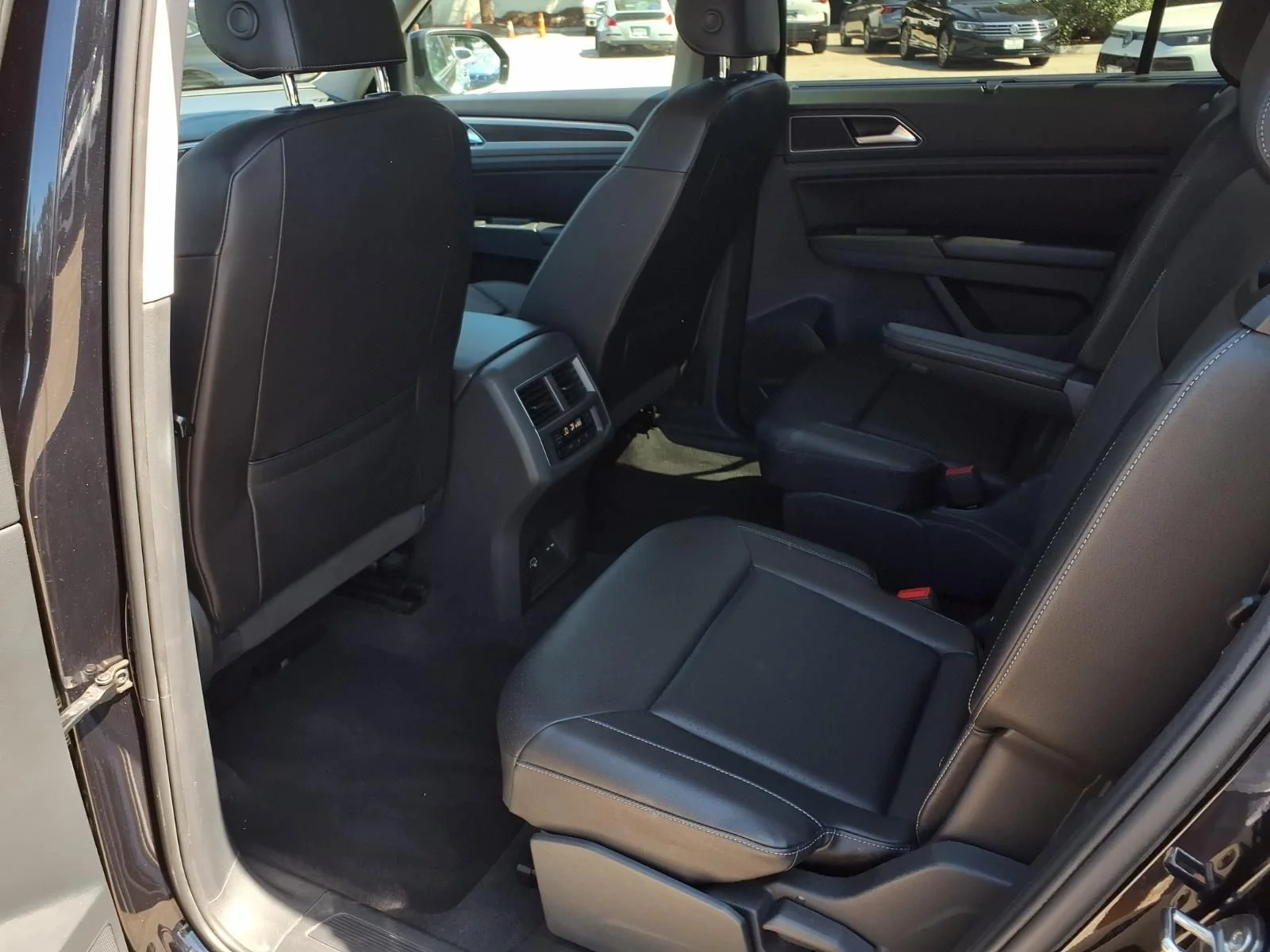 Used 2018 Black Volkswagen SEL image 20