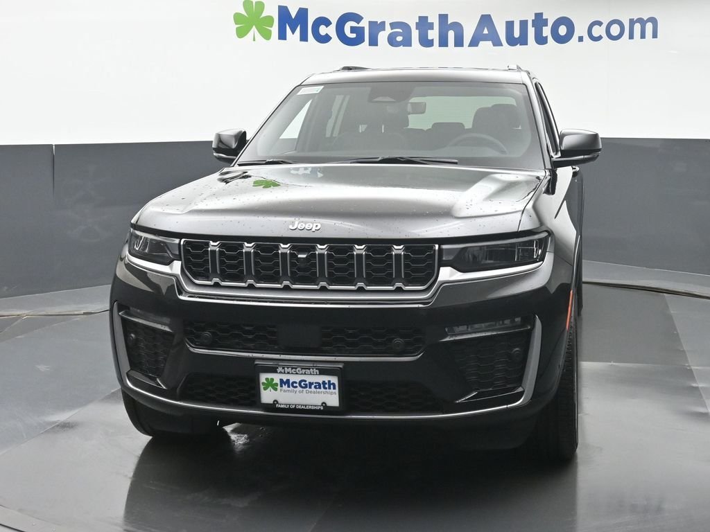 New 2026 Diamond Black Crystal Pearl-Coat Exterior Paint Jeep Limited image 6