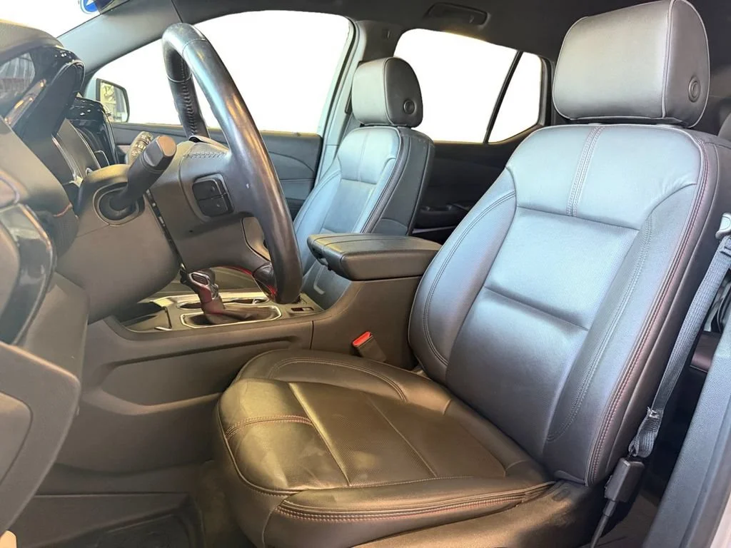 Used 2022 SILVER ICE METALLIC Chevrolet RS image 26