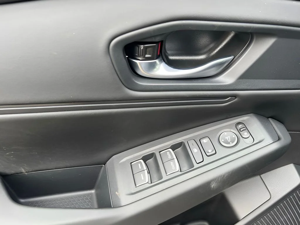 Used 2025 Urban Gray Pearl Honda SE image 10