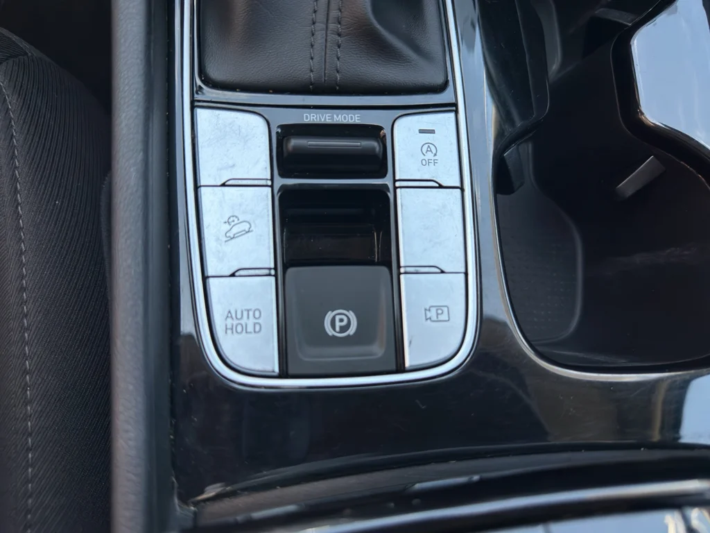 Used 2022 Quartz White Hyundai SEL image 22
