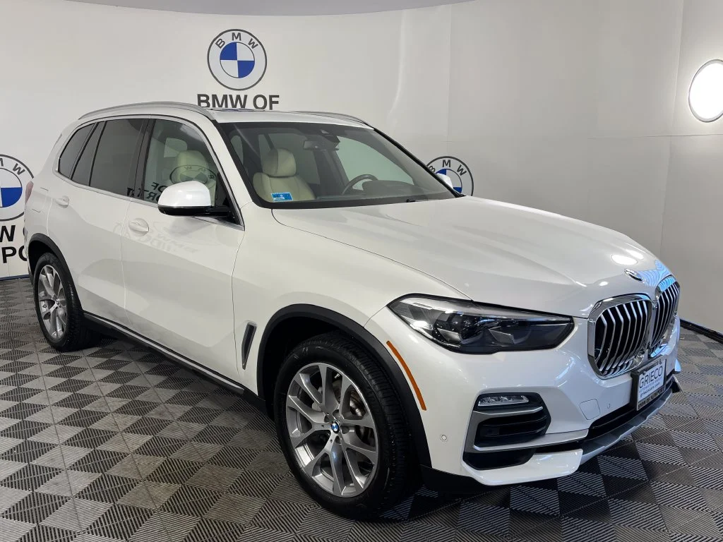 Used 2021 White Metallic BMW xDrive40i image 1