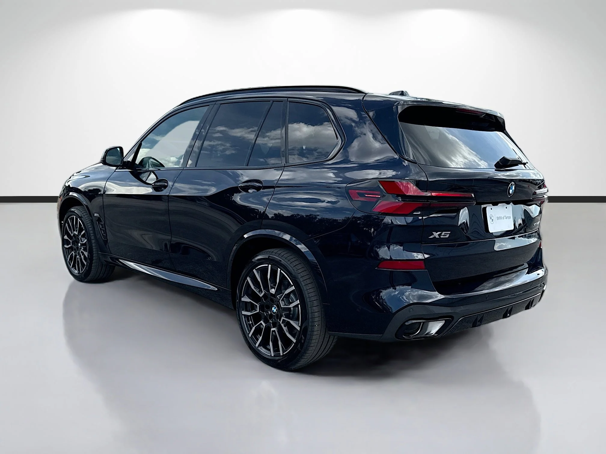 New 2026 Carbon Black Metallic BMW xDrive40i image 5