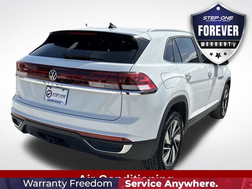 Used 2025  Volkswagen 2.0T SE w/Technology image 7