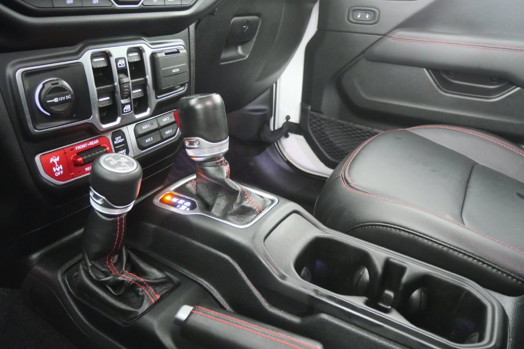 Used 2021 Bright White Clearcoat Jeep Rubicon image 29