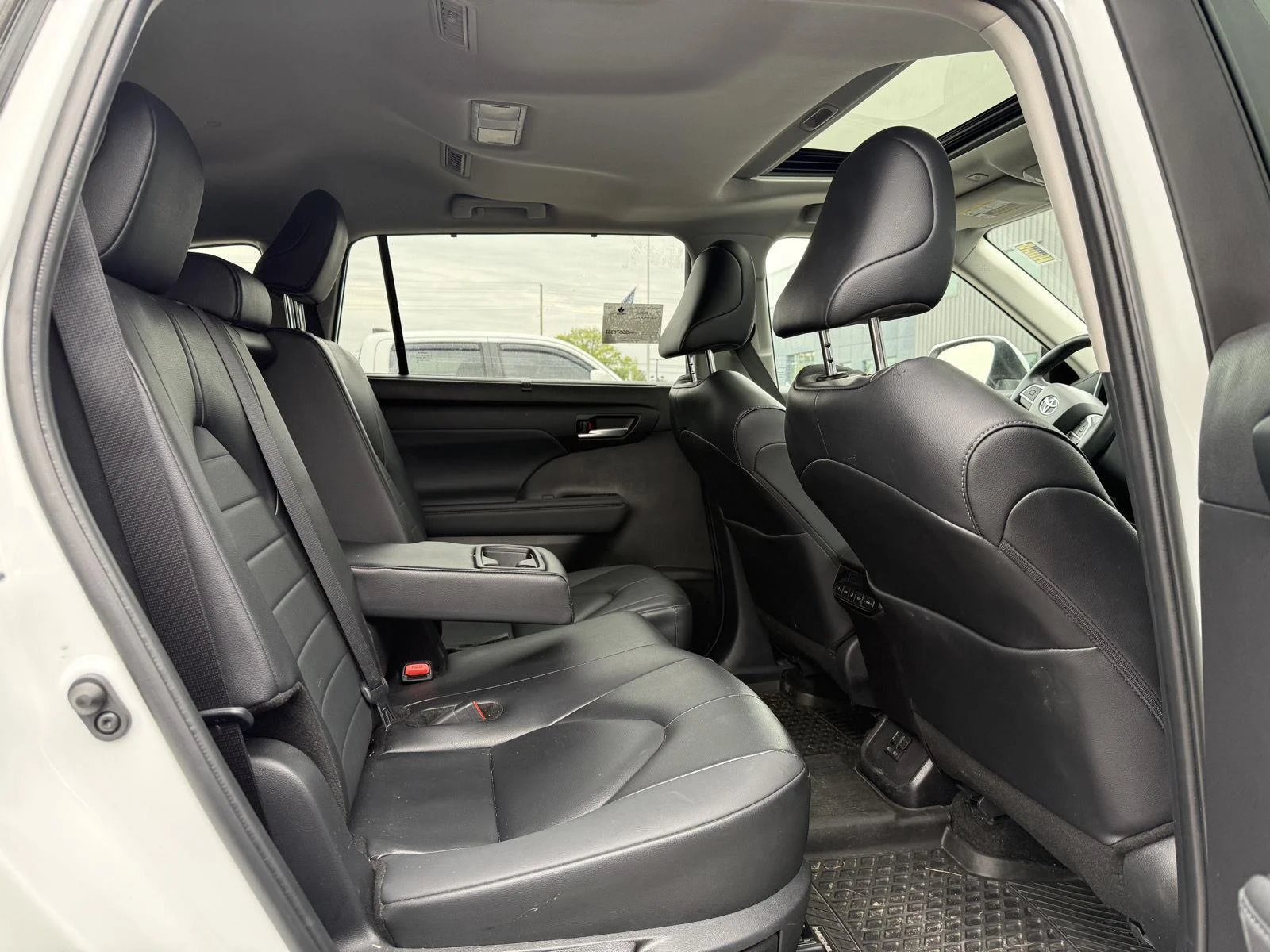 Used 2025 Wind Chill Pearl Toyota LE image 11