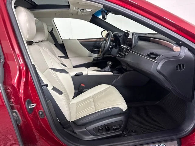 Used 2025 Matador Red Mica Lexus 350 Luxury image 4