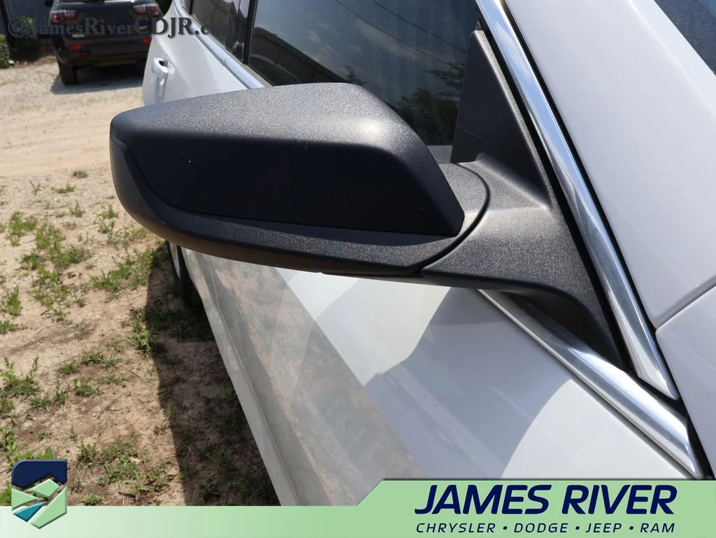 Used 2022 White Chevrolet LS image 11