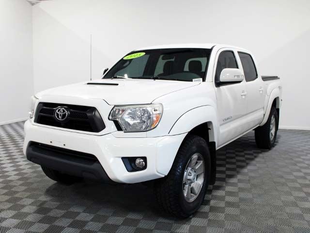 Used 2015 Super White Toyota  image 2