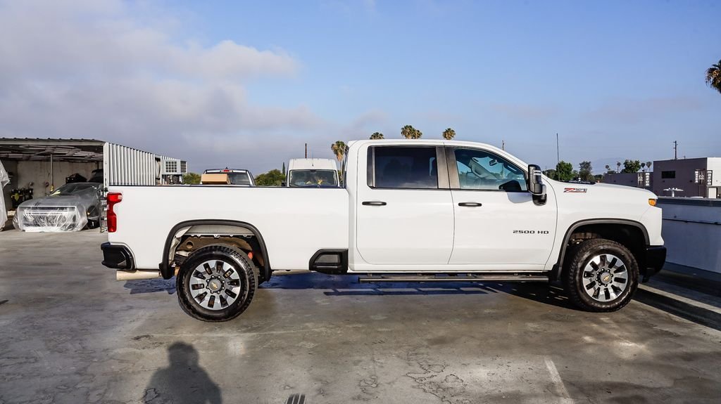 Used 2025 Summit White Chevrolet Custom image 13