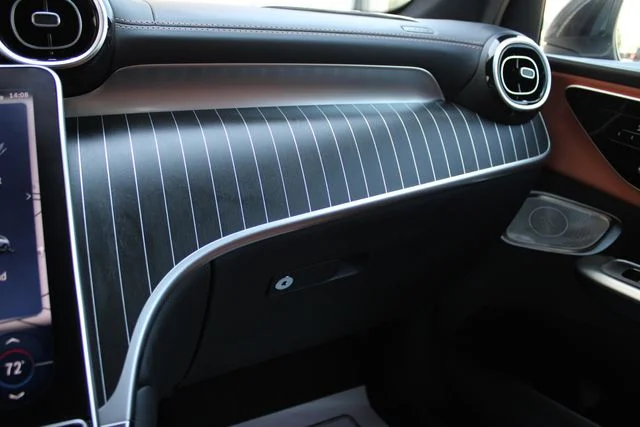 Used 2023  Mercedes-Benz GLC 300 image 18