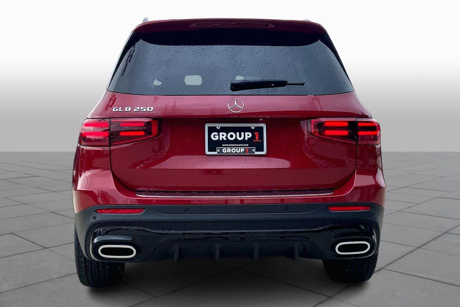 New 2026 MANUFAKTUR Patagonia Red Metallic Mercedes-Benz GLB 250 image 4
