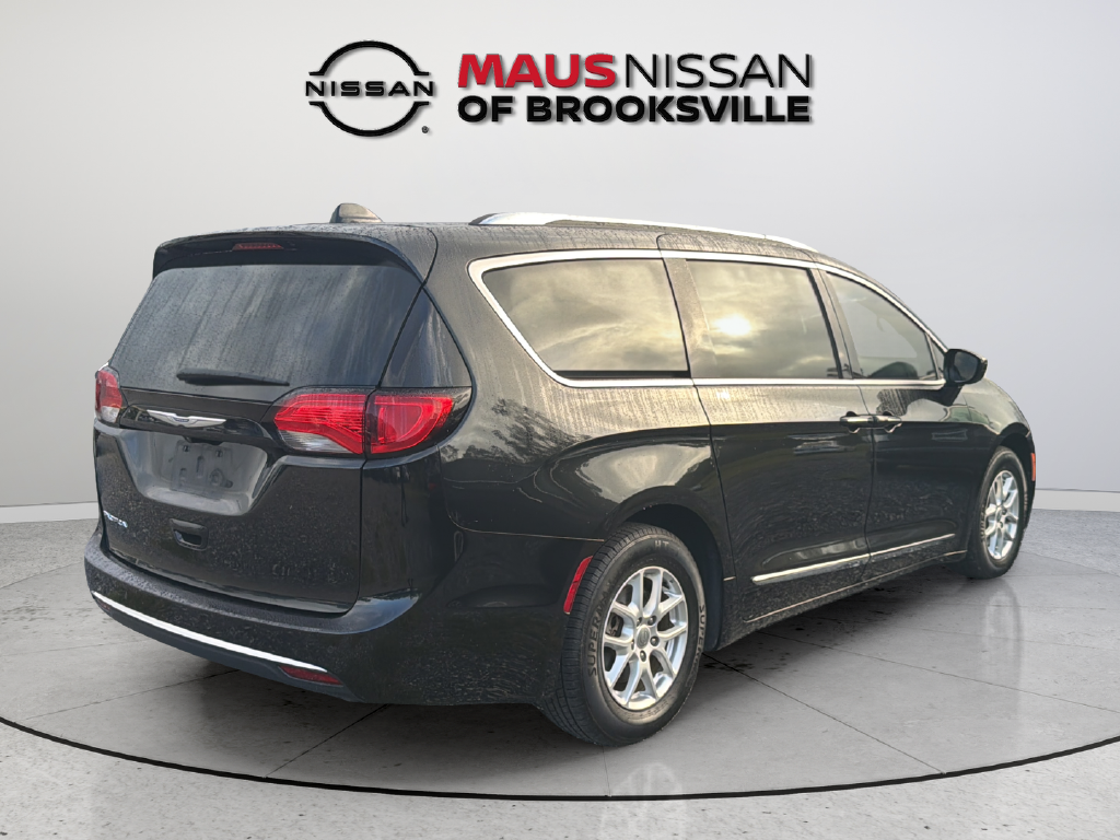 Used 2024 Silver Chrysler Touring L image 10