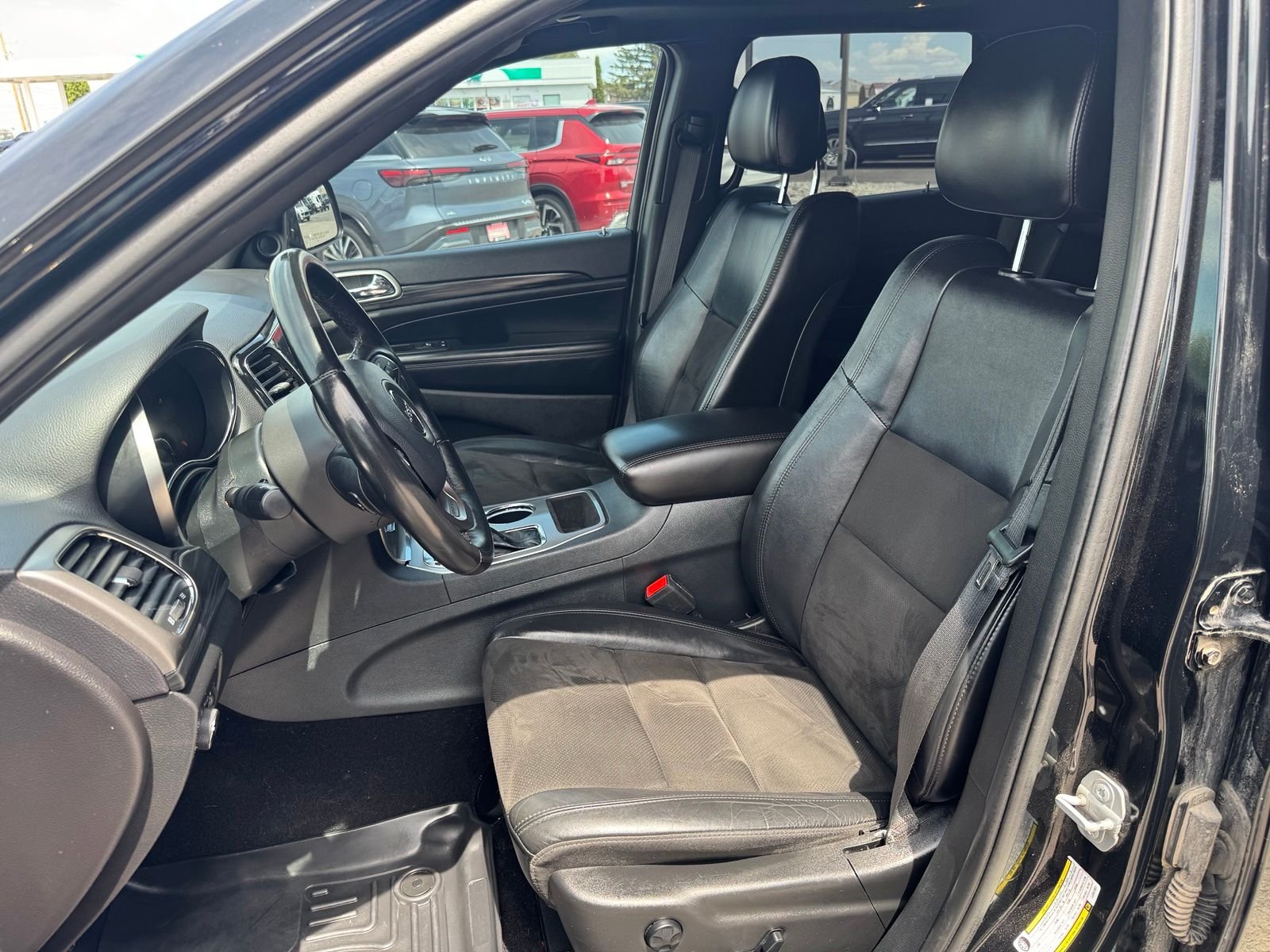 Used 2020 Diamond Black Jeep Altitude image 12
