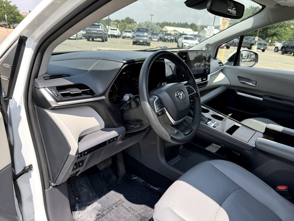 Used 2021 White Toyota XLE image 22