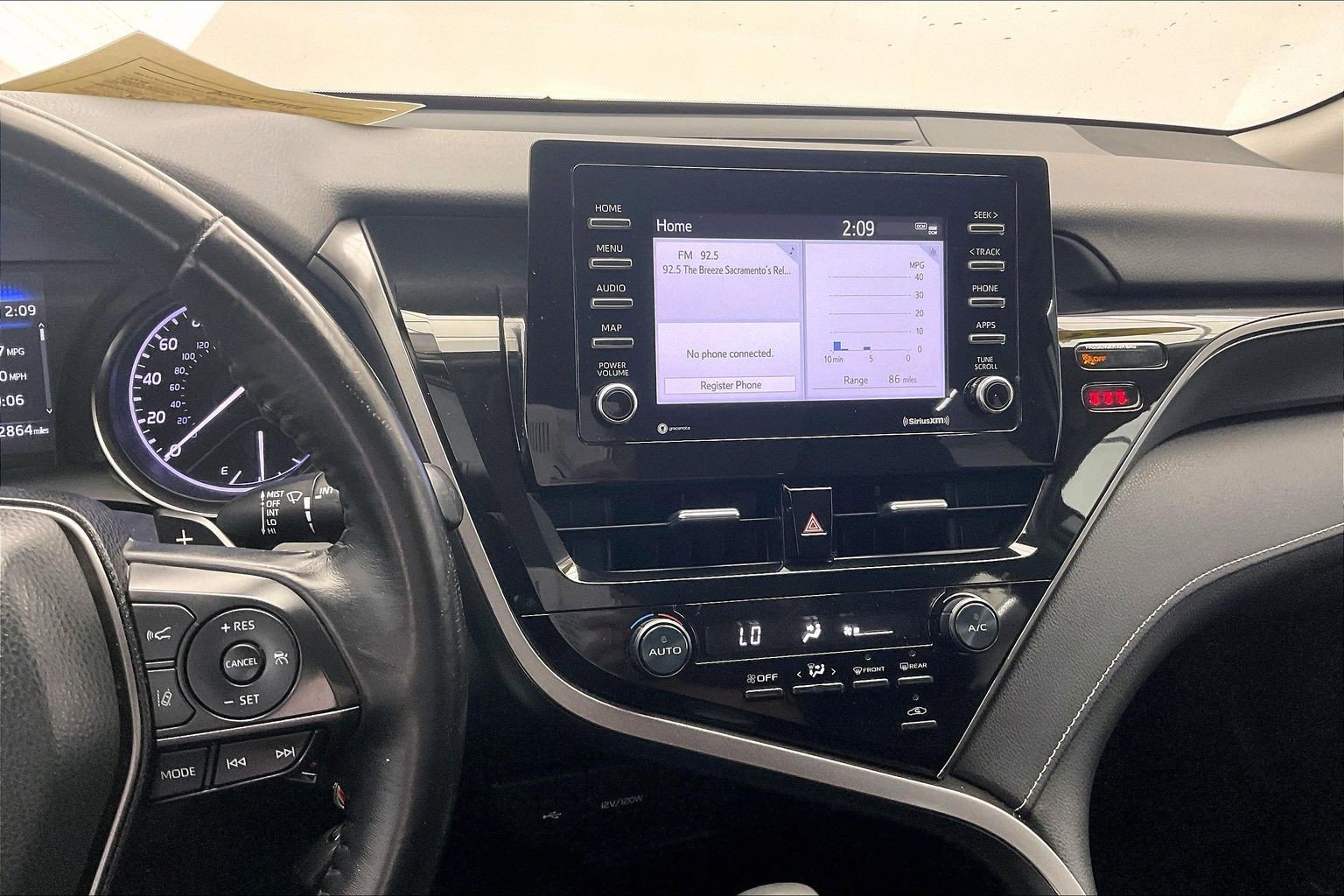 2021 Toyota Camry SE photo 4