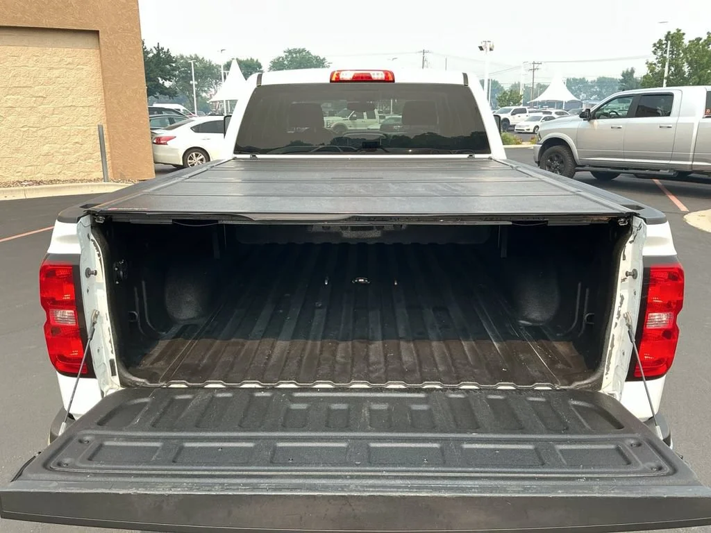 Used 2015 SUMMIT WHITE Chevrolet LT image 22