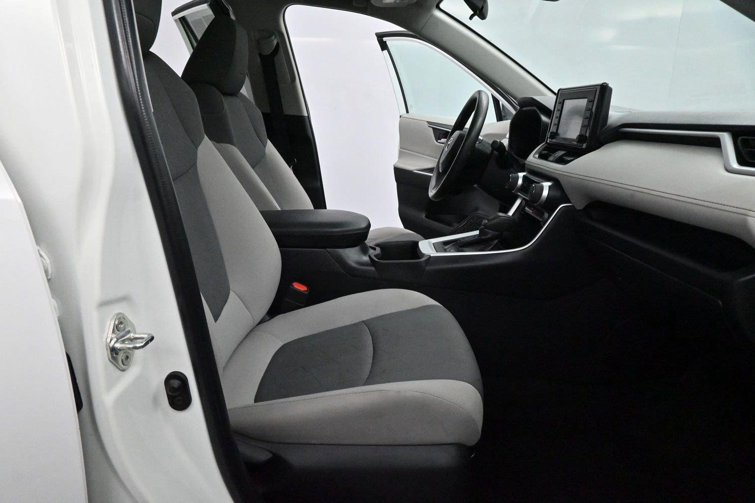 Used 2022 White Toyota XLE image 32