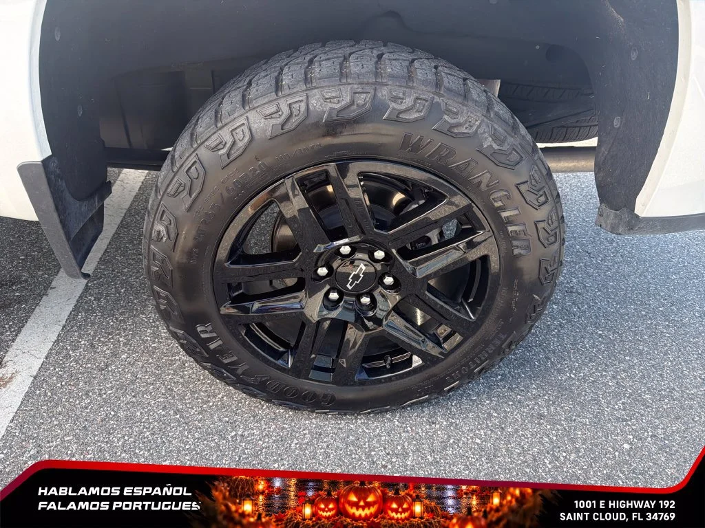 Used 2024 Summit White Chevrolet LT Trail Boss image 11