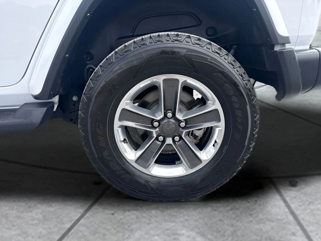 Used 2022 White Jeep Unlimited Sahara image 30