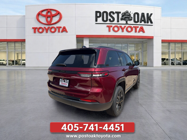 Used 2024 Red Jeep Altitude image 6