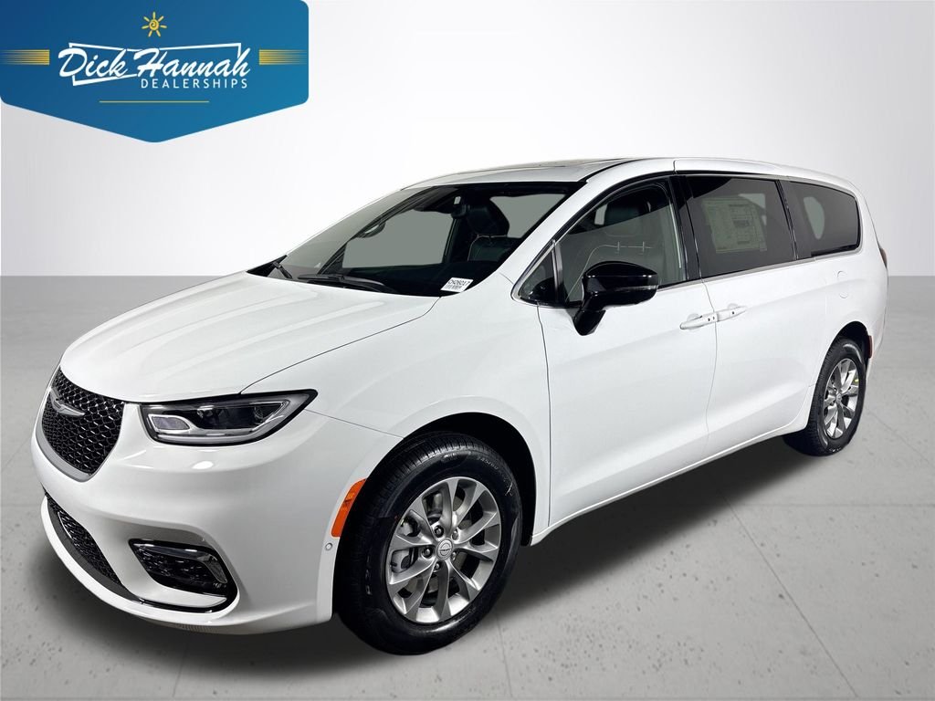 2026 Chrysler Pacifica Limited AWD's photo