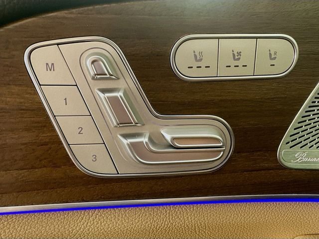 New 2026 MANUFAKTUR Moonlight White Metallic Mercedes-Benz GLS 580 image 20