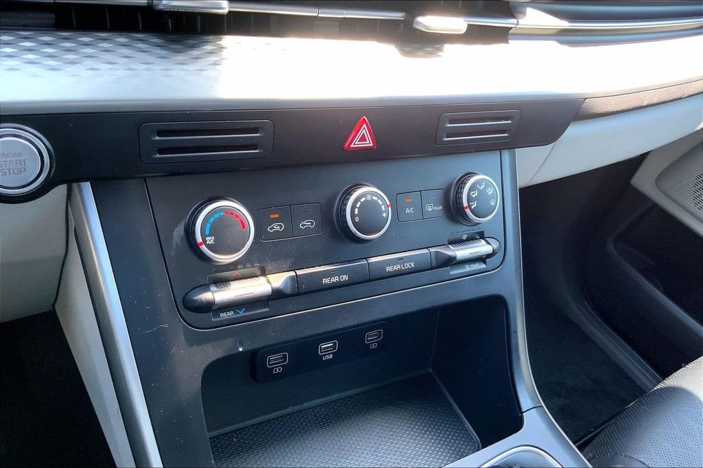 Used 2022 Red Kia LXS image 15