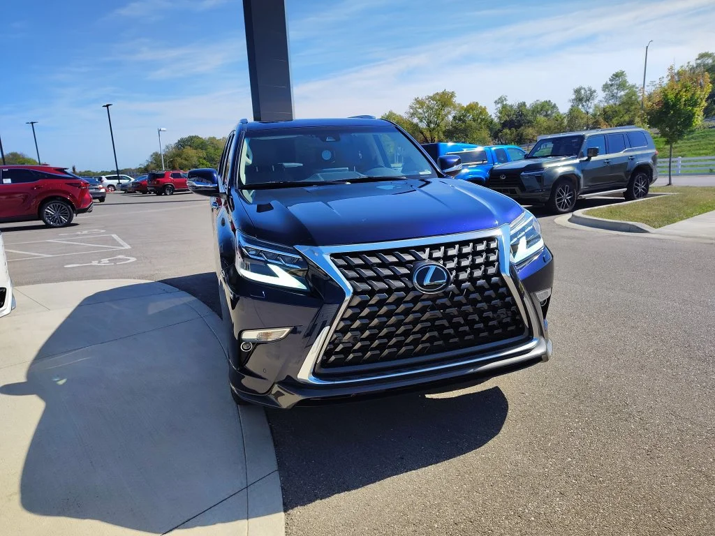 Used 2023 Nightfall Mica Lexus 460 Premium image 4