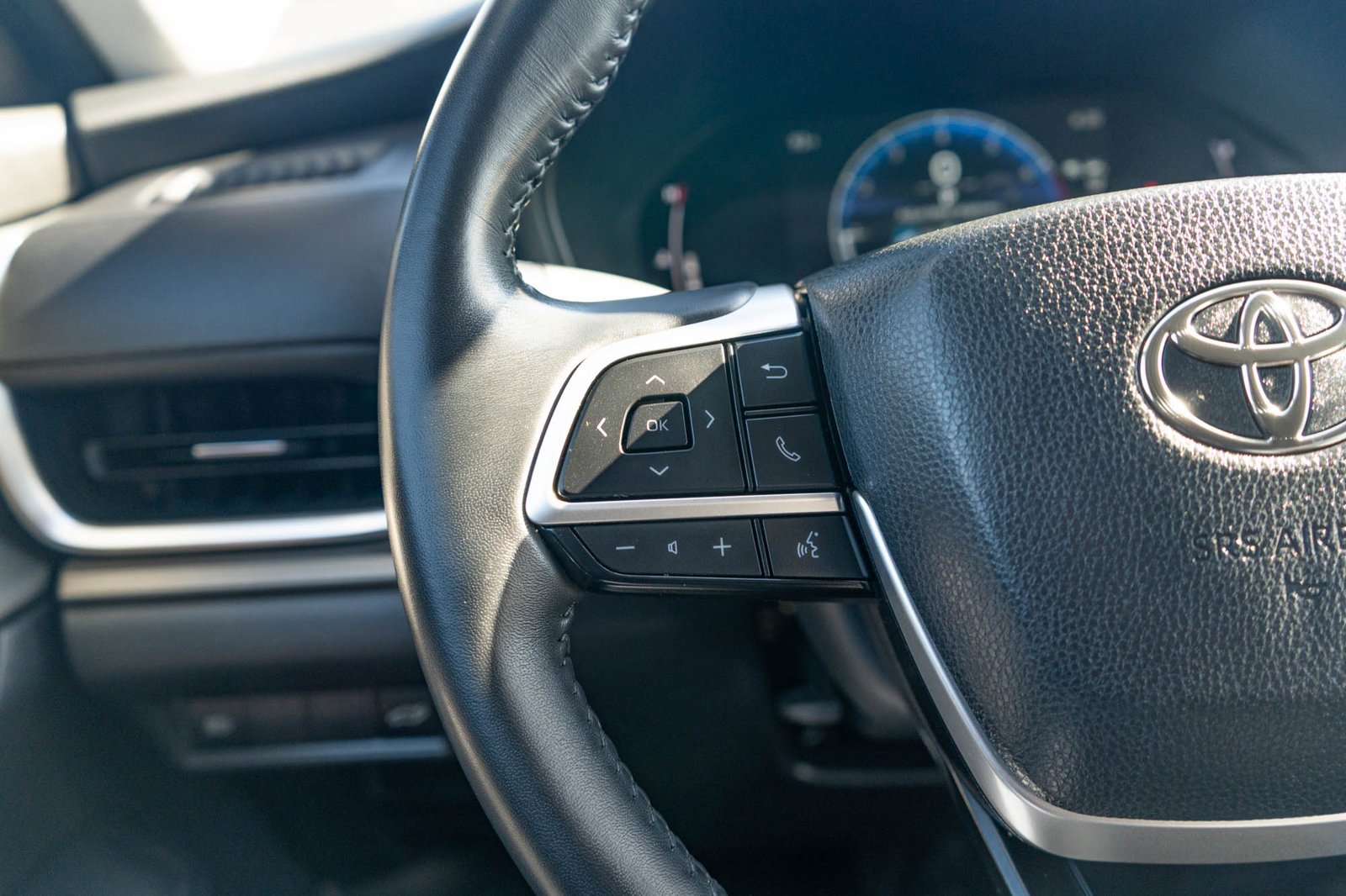 Certified Used 2024 Cream Toyota XLE image 28