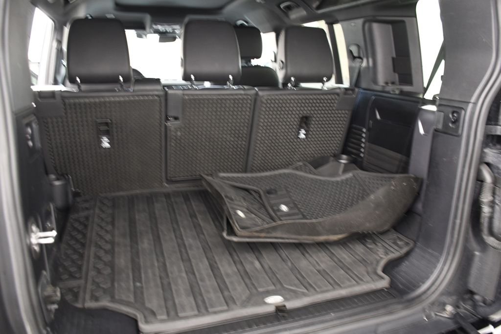 Used 2023 Carpathian Gray Premium Metallic Land Rover X-Dynamic SE image 24