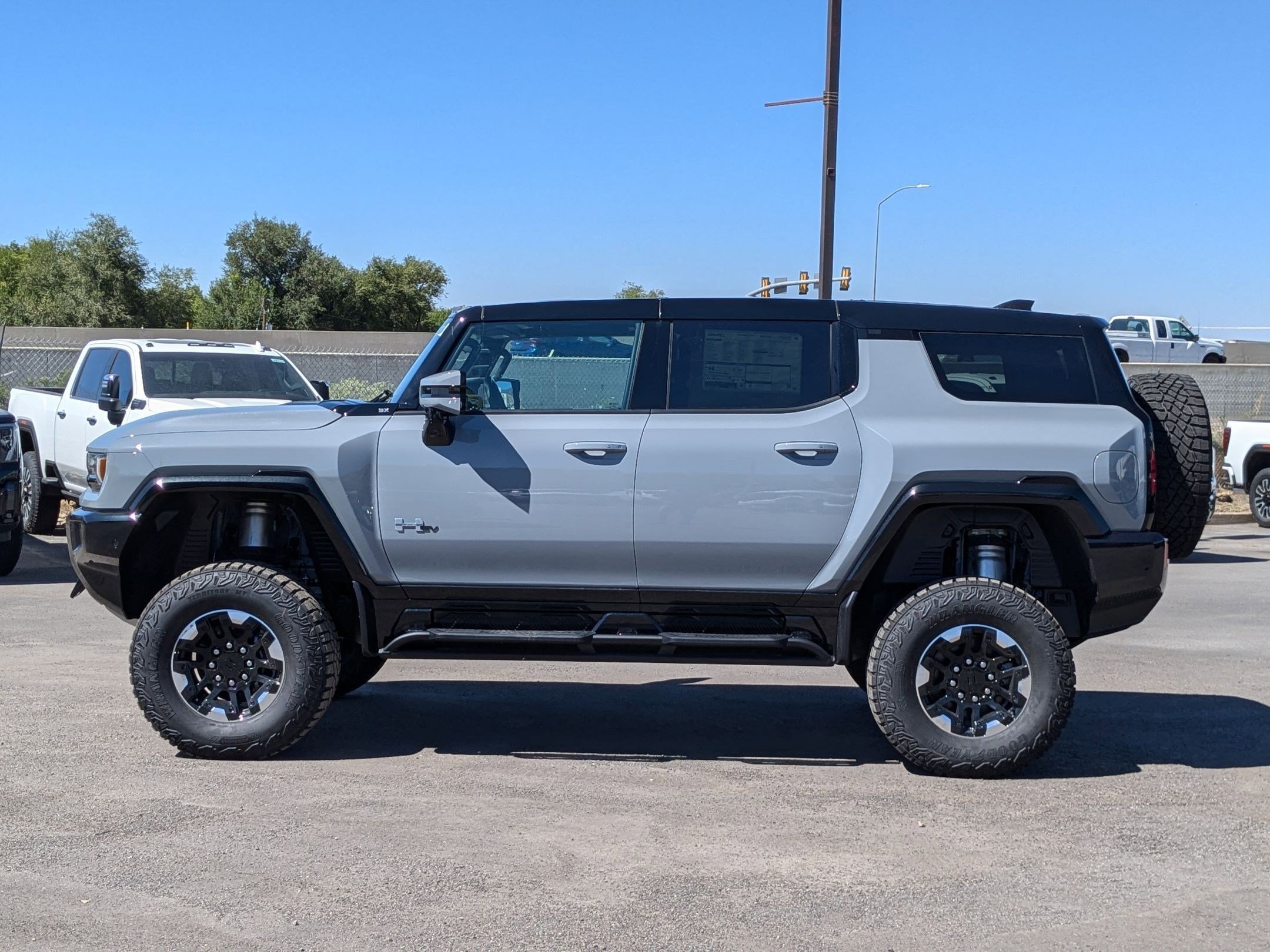 2025 GMC HUMMER EV 3X - Photo 2