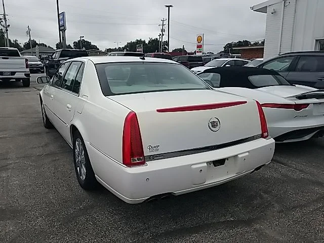 Used 2006 White Cadillac Base image 19