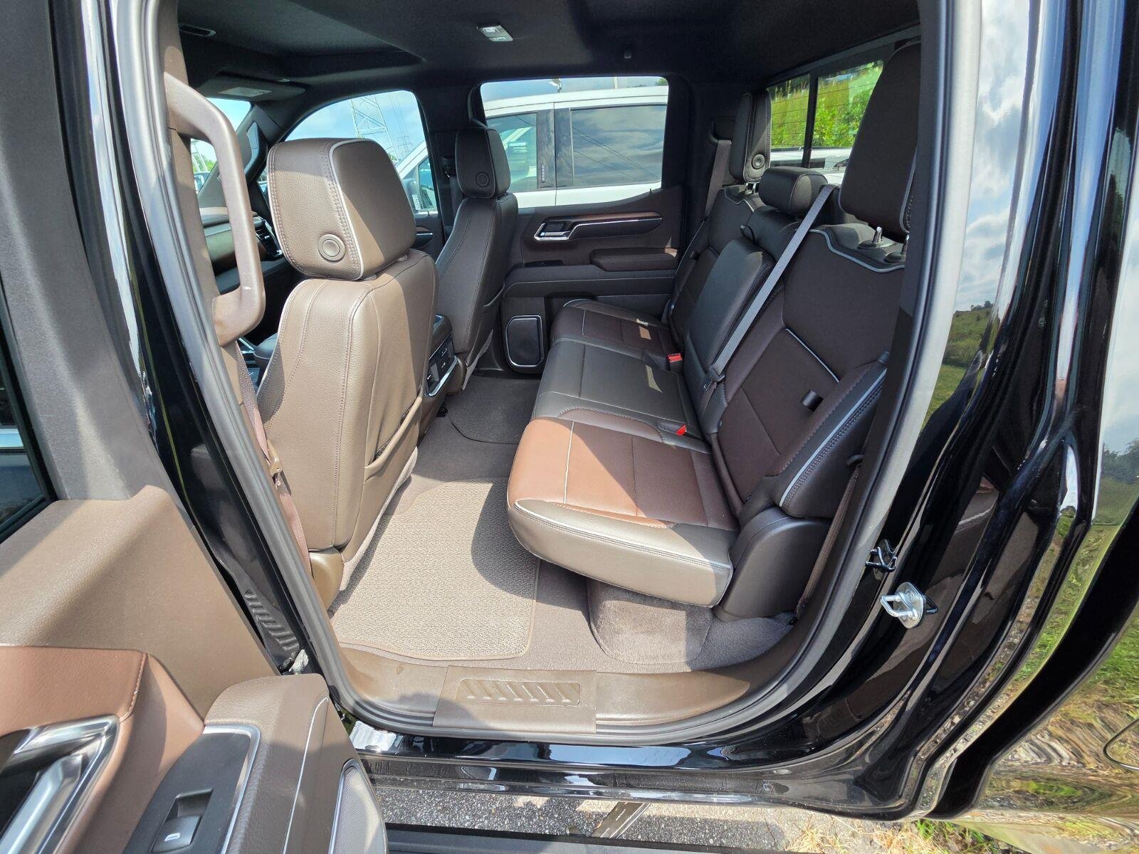 Used 2025 Onyx Black GMC Denali image 11