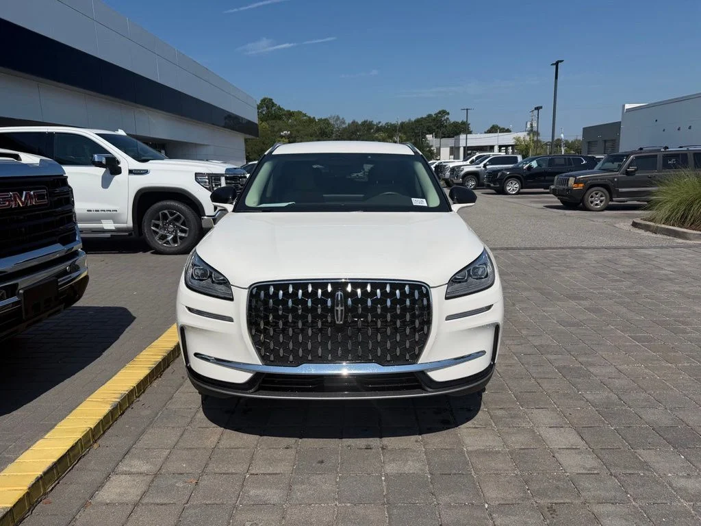 Used 2023 White Lincoln Reserve image 3