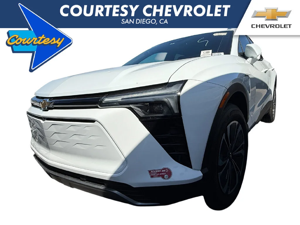 Used 2024 Summit White Chevrolet LT image 1