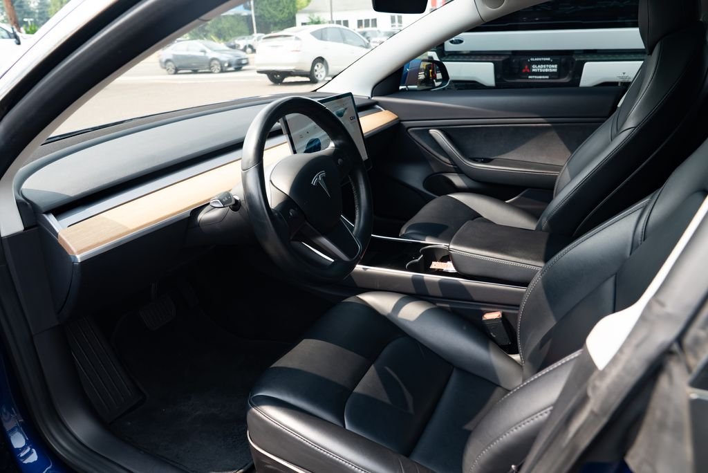 Used 2019 Deep Blue Metallic Tesla Performance image 15