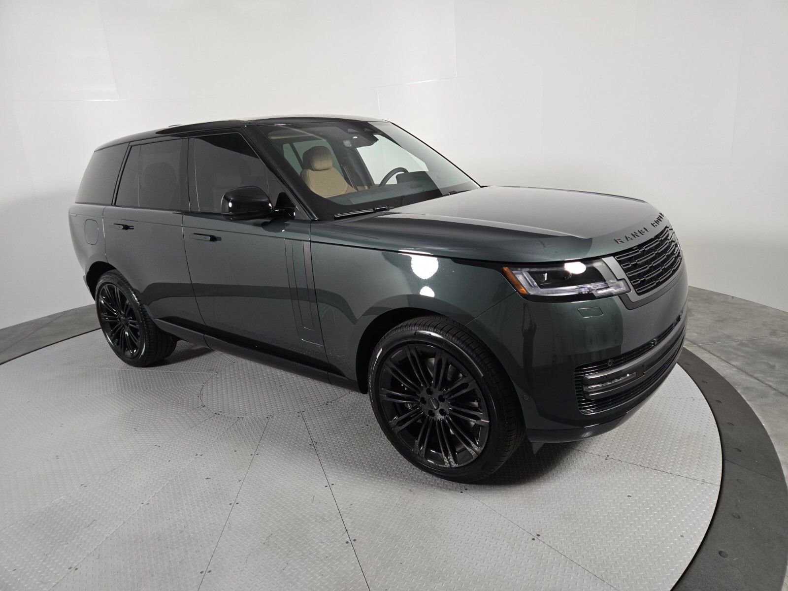 New 2026 Belgravia Green Land Rover SE image 16