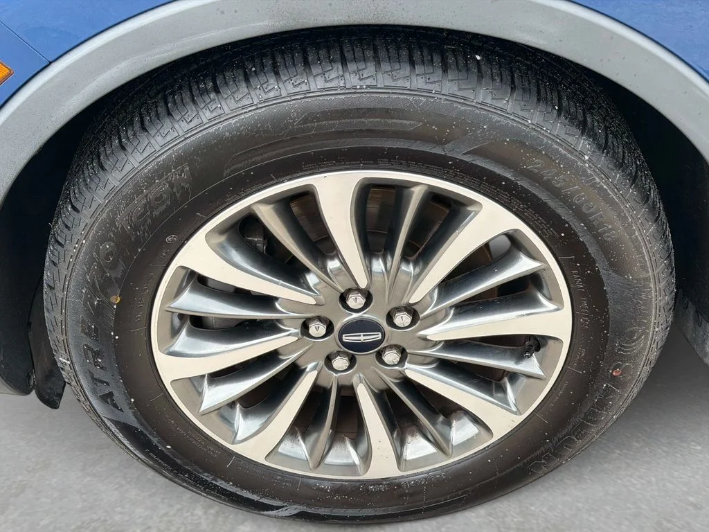 Used 2020 Blue Lincoln Reserve image 12