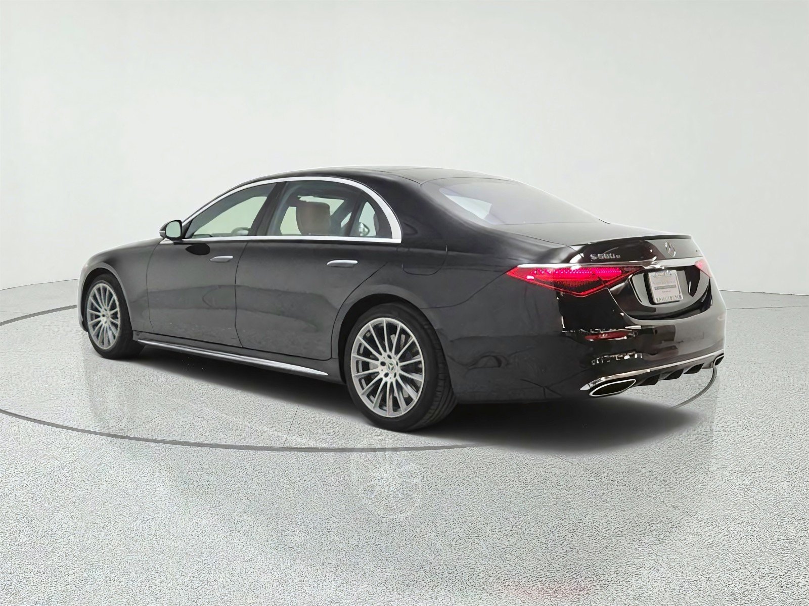 Certified Used 2024 Obsidian Black Metallic Mercedes-Benz S 580e 4MATIC® Sedan image 7