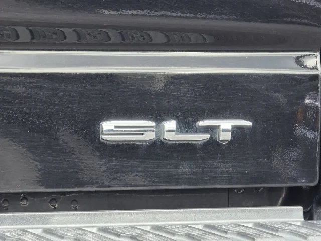 Certified Used 2023 Onyx Black GMC SLT image 35