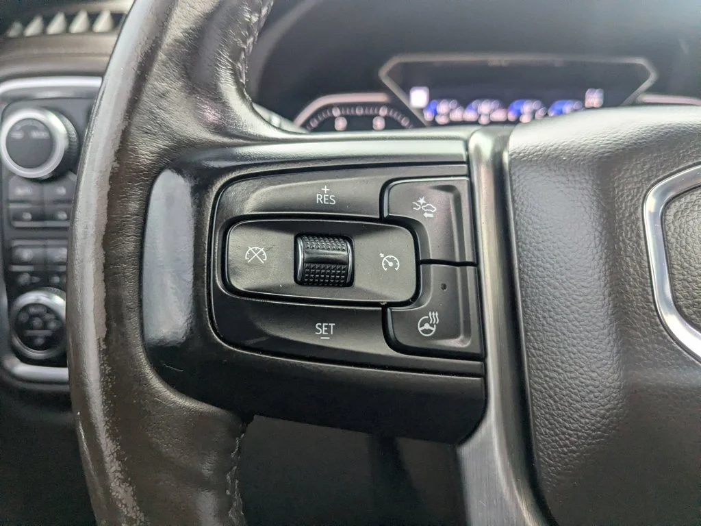 Used 2022 White Frost Tricoat GMC Denali image 22