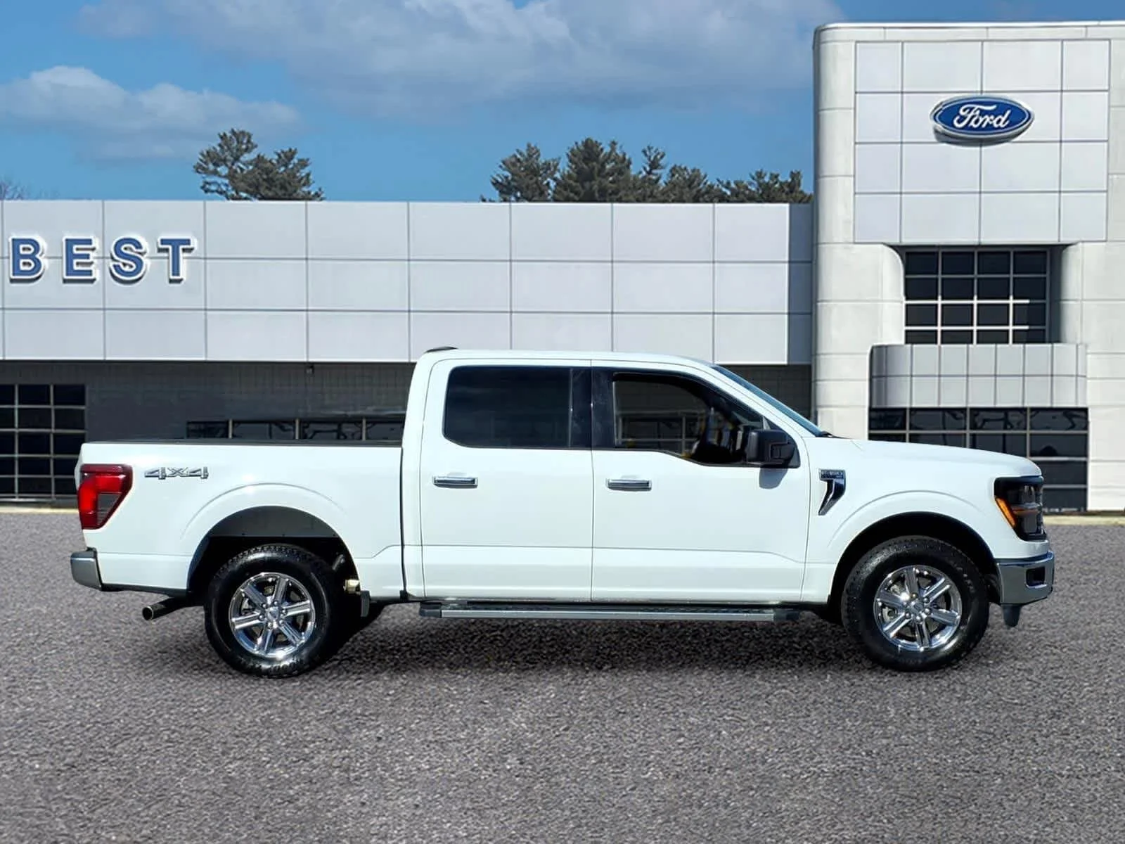 Used 2025 Oxford White Ford XLT image 8