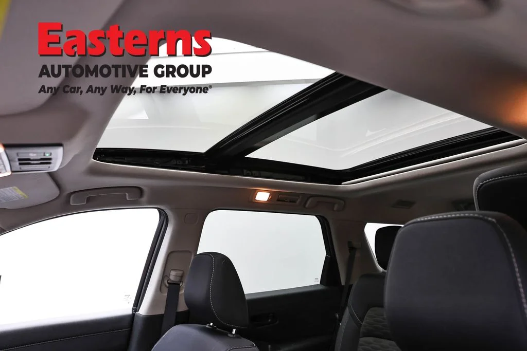 Used 2023 White Nissan SV image 36